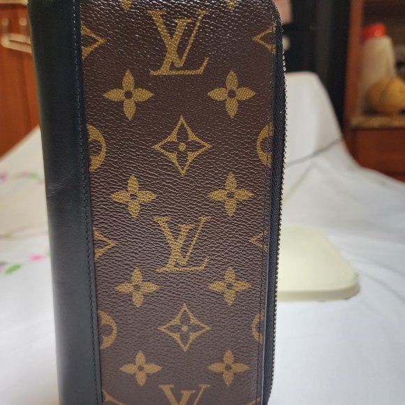 SOLD—AUTHENTIC LOUIS VUITTON Monogram Macassar Vertical Zippy Wallet - Picture 6 of 10
